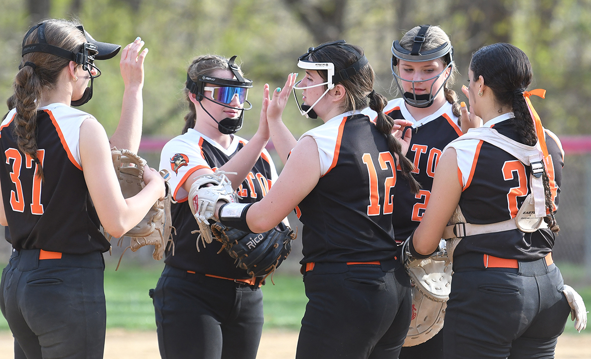 GAEL FORCE WINS: Shelton Seniors Bring Together A Young And Talented Team